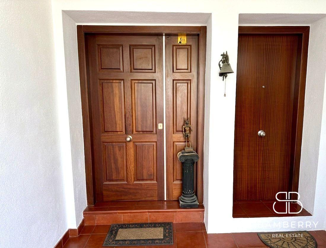 HOUSE WITH GARDEN AND TWO FLOORS ON A 241 m² PLOT-16