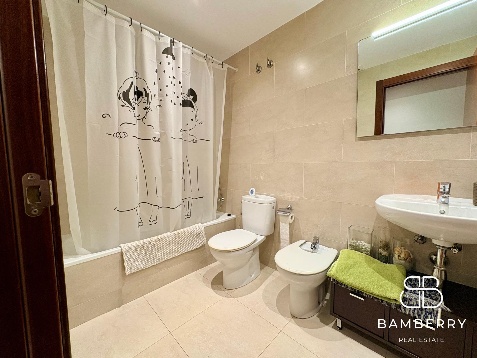 PISO DE 3 HABITACIONES CON 2 BALCONES EN CASTELLDEFELS | FINCA SEMINUEVA CON ASCENSOR-5