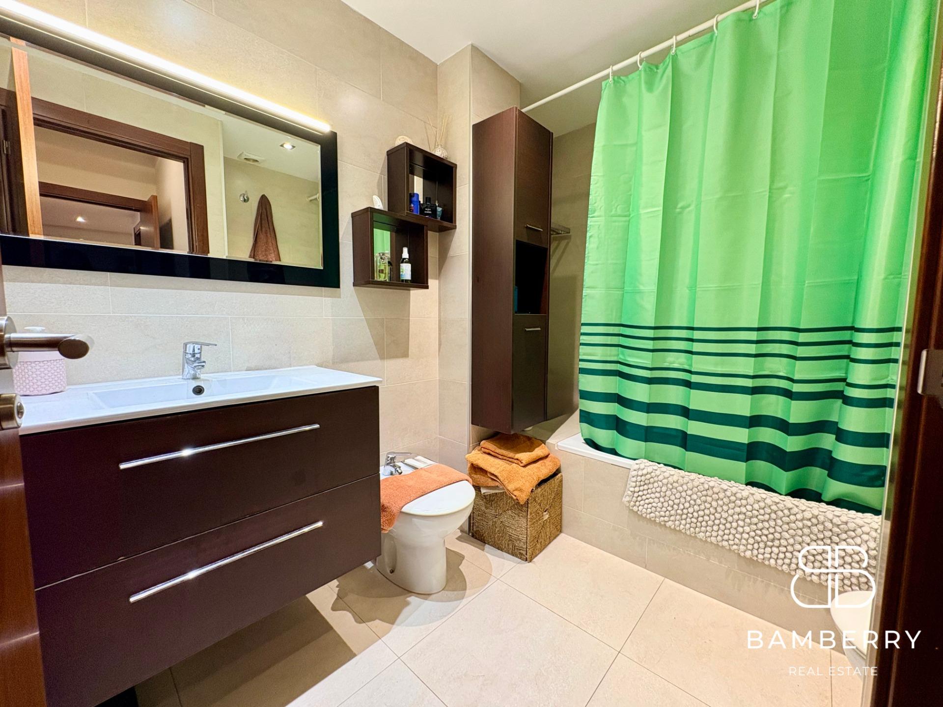 PISO DE 3 HABITACIONES CON 2 BALCONES EN CASTELLDEFELS | FINCA SEMINUEVA CON ASCENSOR-10