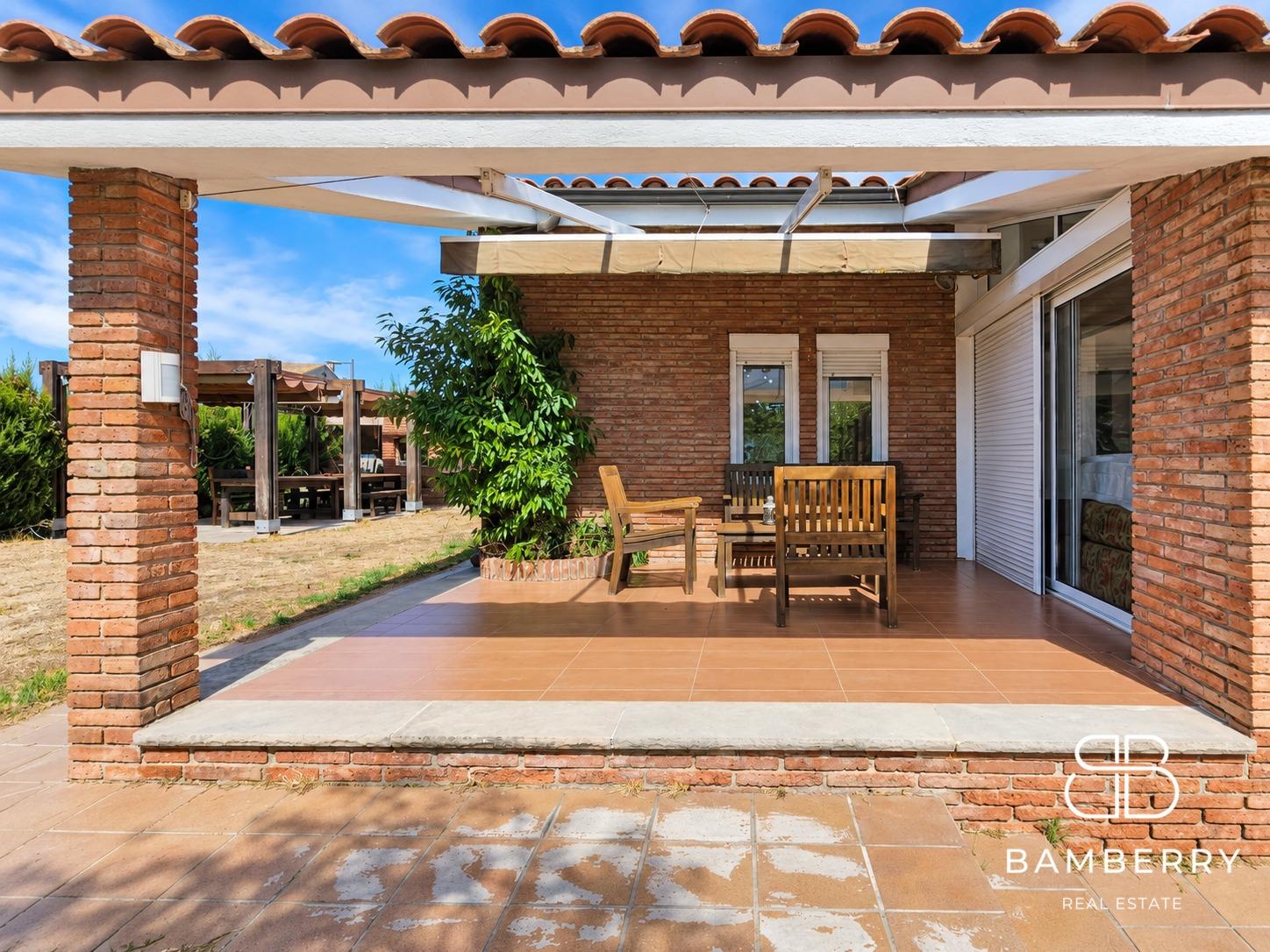 CASA CON JARDÍN, PISCINA Y DOS ESPACIOS DE VIVIENDA EN LLIÇÀ D’AMUNT-1