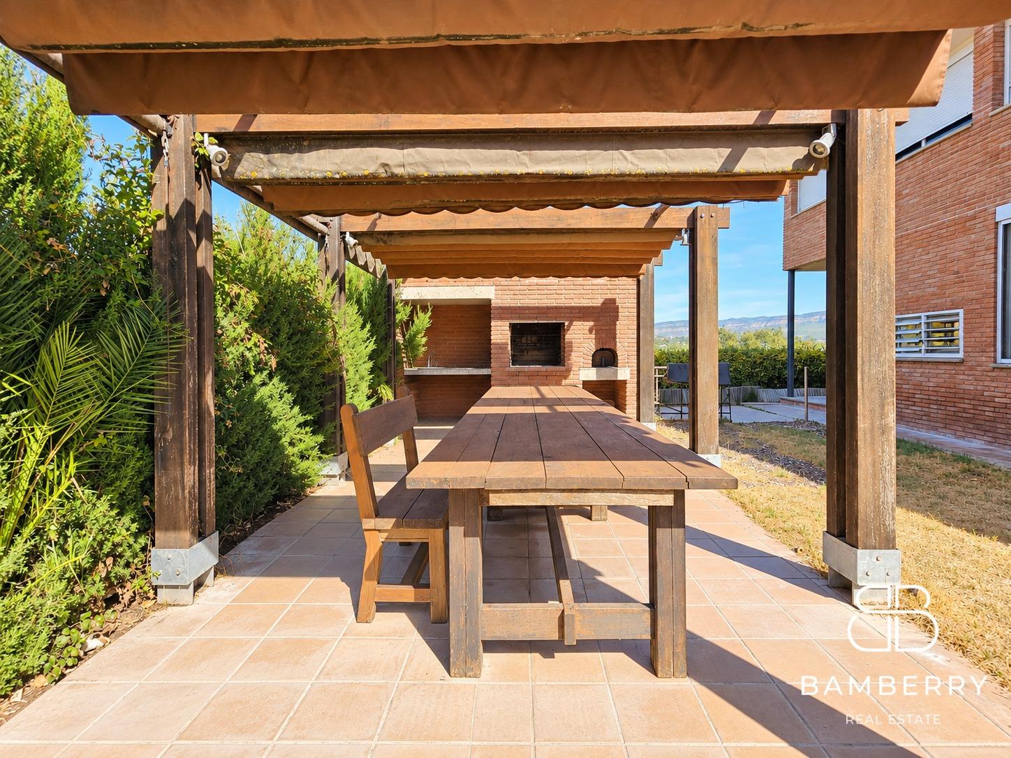CASA CON JARDÍN, PISCINA Y DOS ESPACIOS DE VIVIENDA EN LLIÇÀ D’AMUNT-23
