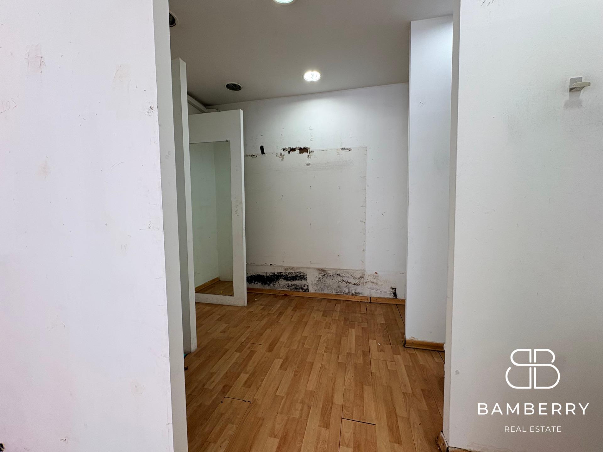 LOCAL COMERCIAL EN EL CENTRO DEL PRAT DE LLOBREGAT-7