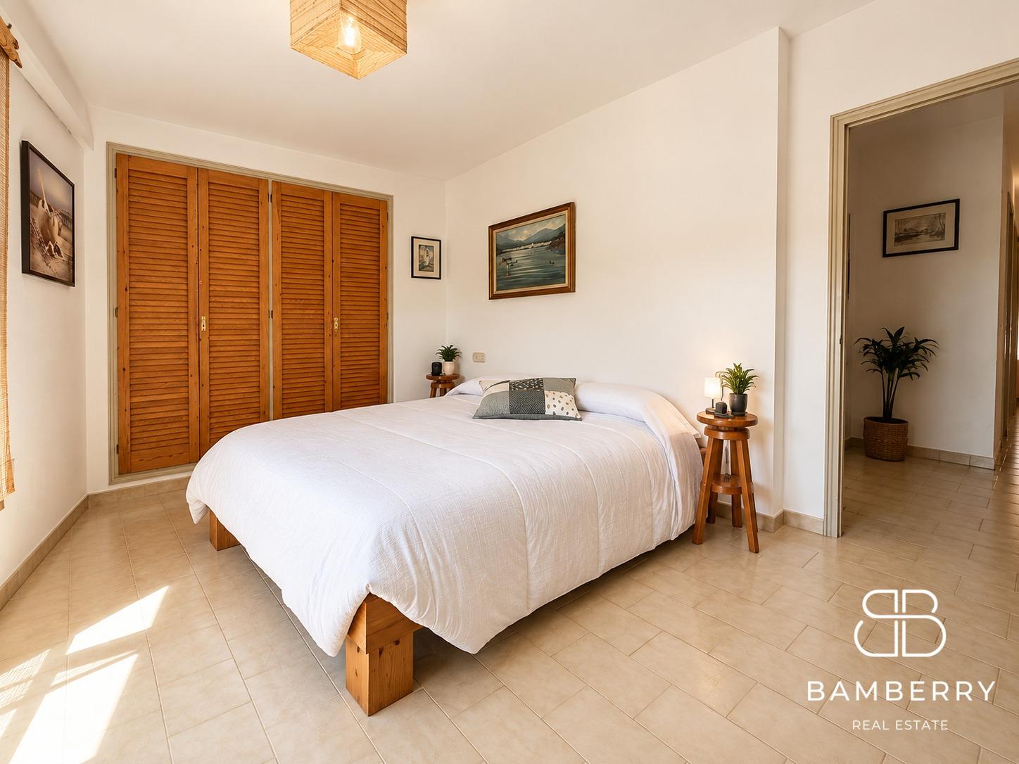 Casa adossada cantonera amb apartament independent a Cadaqués-5