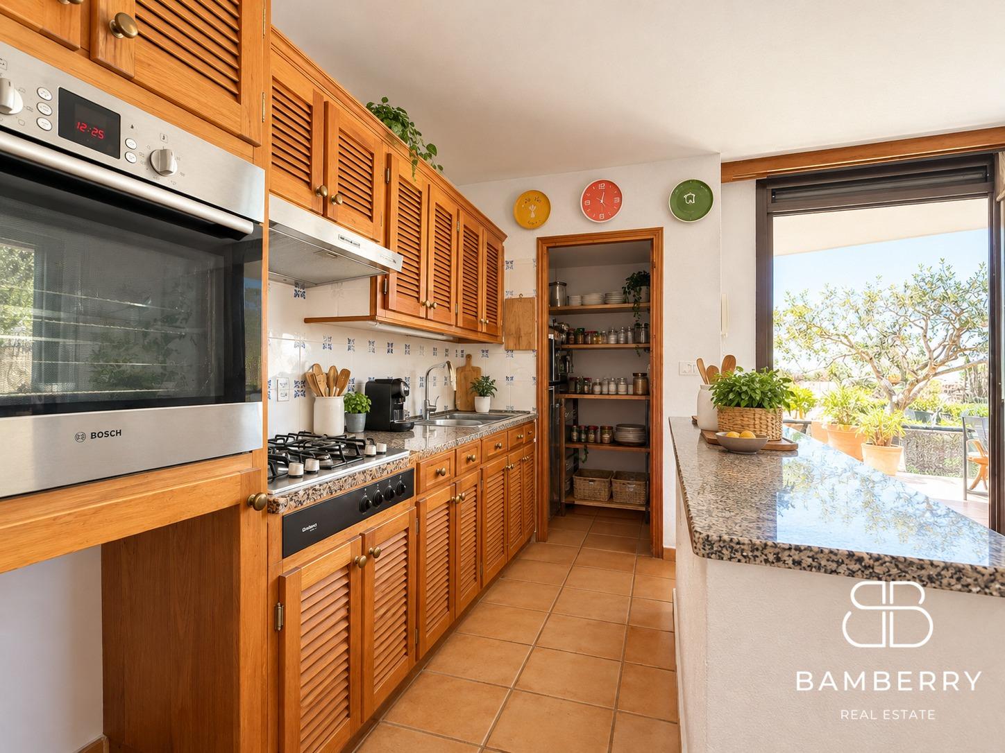 Casa adossada cantonera amb apartament independent a Cadaqués-8