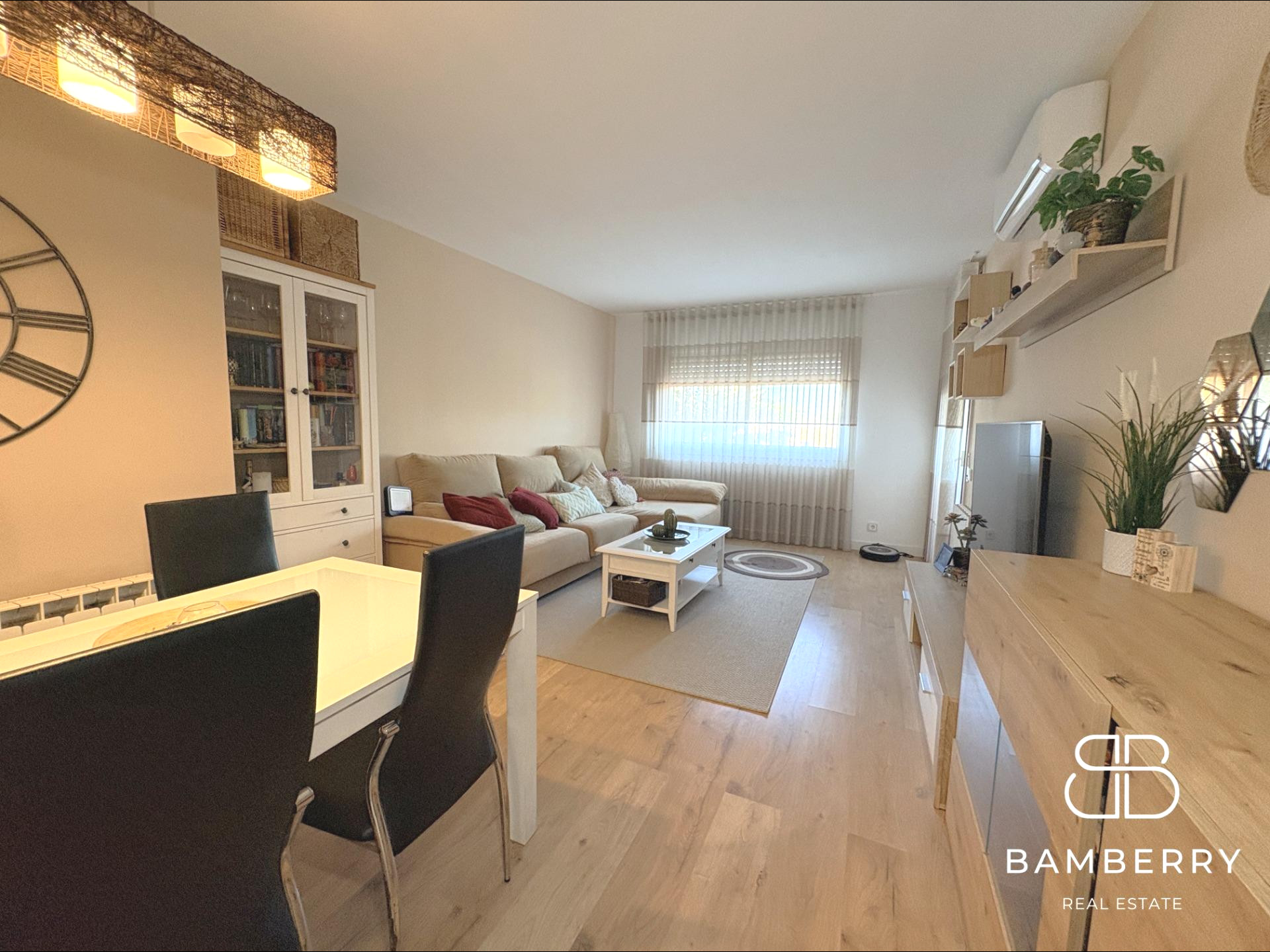 PIS REFORMAT AL CENTRE DE SANT JOAN DESPÍ | 3 HABITACIONS, PATI I BALCÓ-0