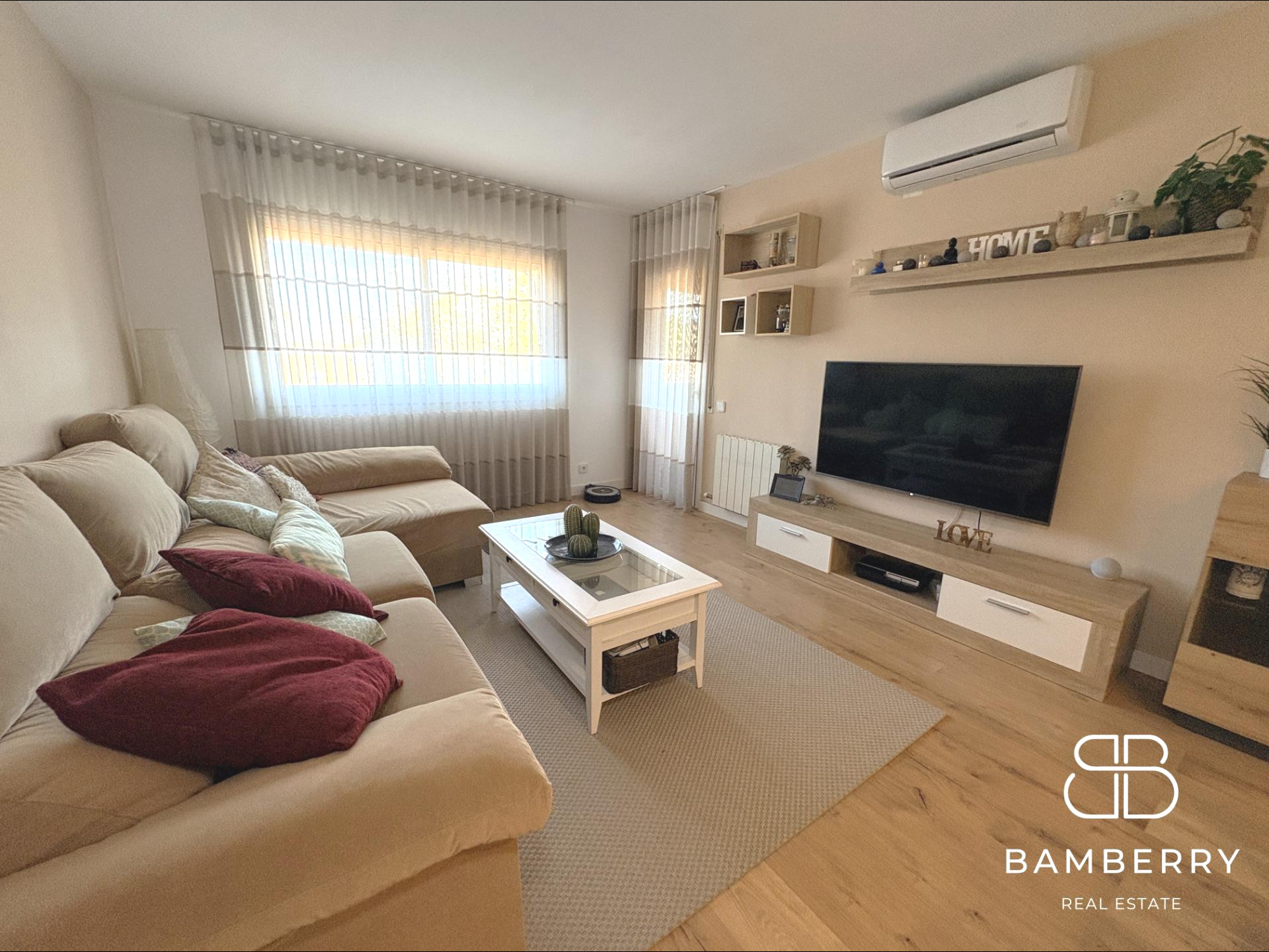 PIS REFORMAT AL CENTRE DE SANT JOAN DESPÍ | 3 HABITACIONS, PATI I BALCÓ-1