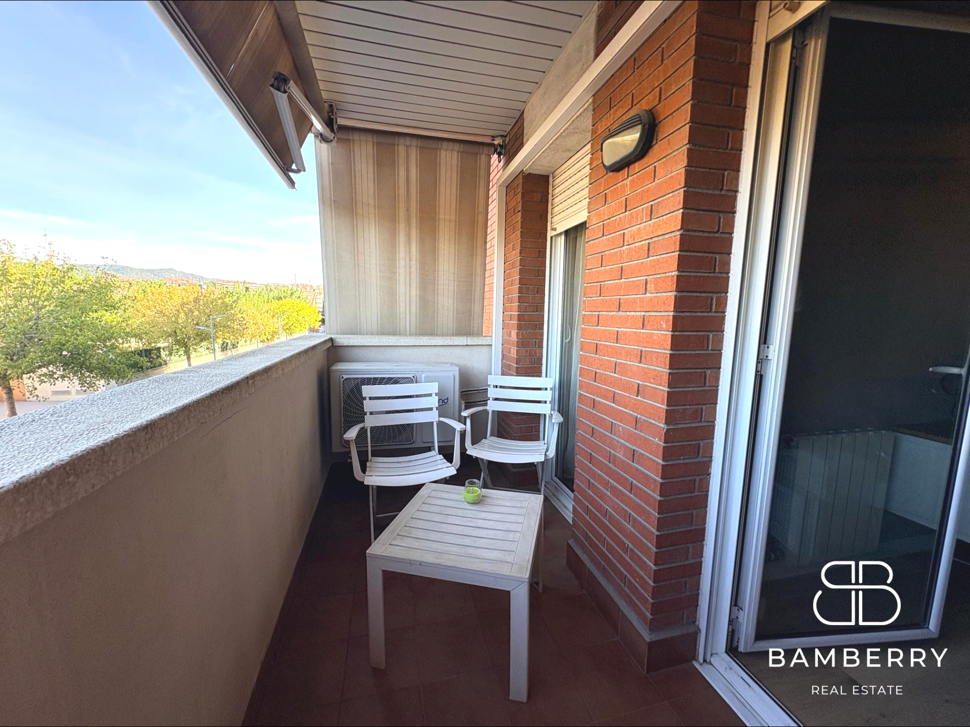 PIS REFORMAT AL CENTRE DE SANT JOAN DESPÍ | 3 HABITACIONS, PATI I BALCÓ-24
