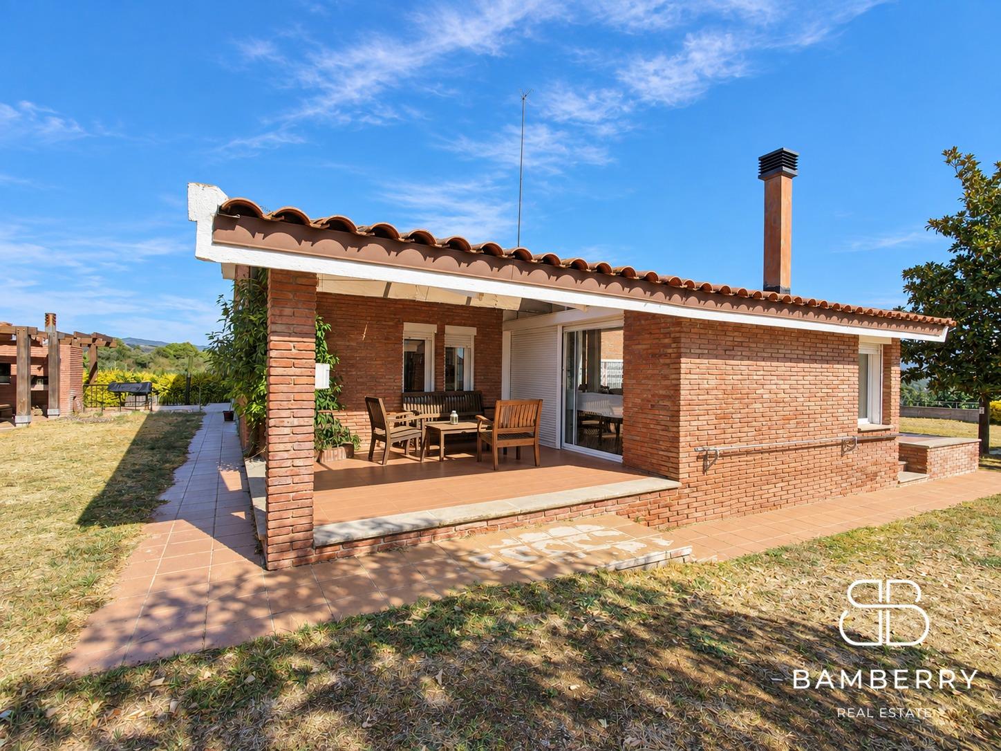 CASA AMB JARDÍ, PISCINA I DOS ESPAIS D’HABITATGE A LLIÇÀ D’AMUNT